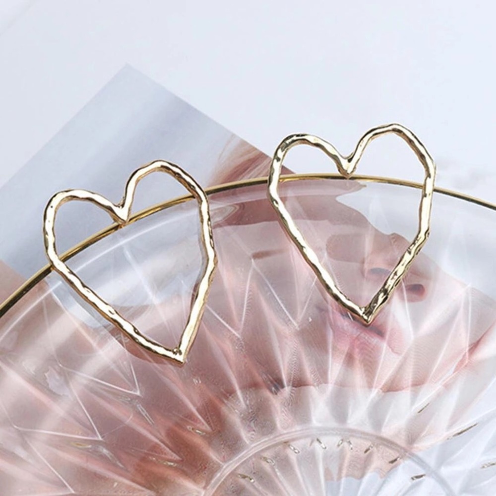 Carved Heart Outline Gold Stud Earrings - Picture 5 of 7